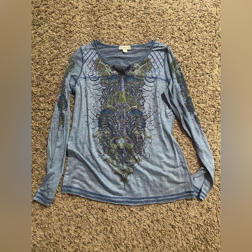 Women’s Live and Let Live Top.